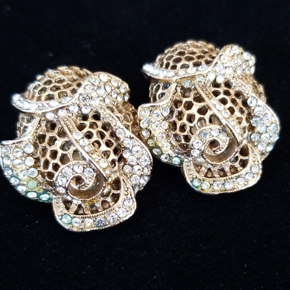 Vintage Mid Century Rose Design Gold Tone Rhinestone Clip Earrings - Picture 5 of 15